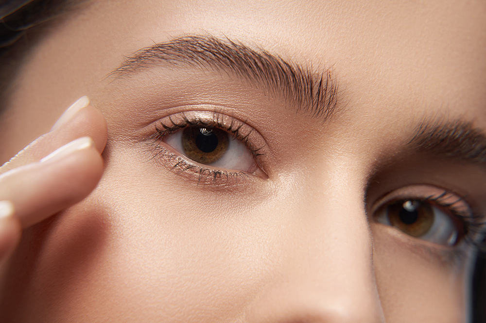 Augenbrauen wachsen lassen: Die besten Methoden für dichte Augenbrauen